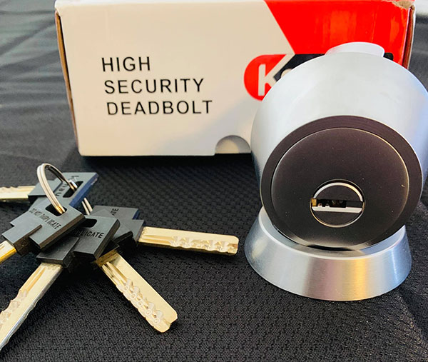 Kenaurd high-security deadbolt and keys